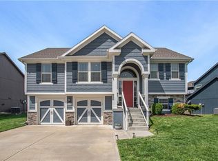 1119 E 14th St, Kearney, MO 64060