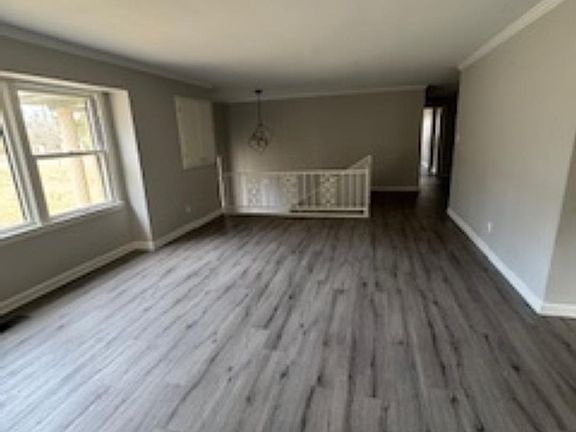 2nd image of 980 Woodcrest Rd