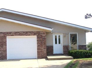 209 W Garfield St, Mount Horeb, WI 53572