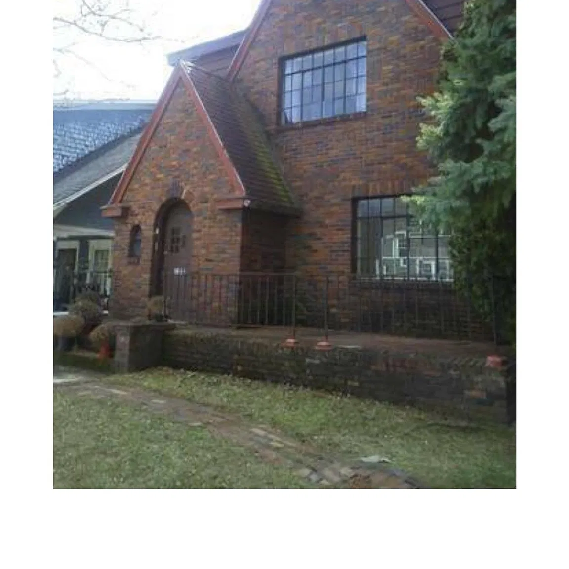 1689 W Colvin St — Photo 1
