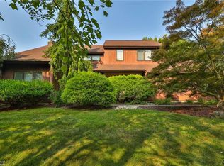 1326 Doe Trail Rd S, Allentown, PA 18104