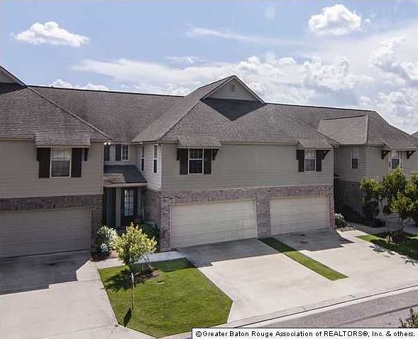 1st image of 18123 Pinehurst Dr