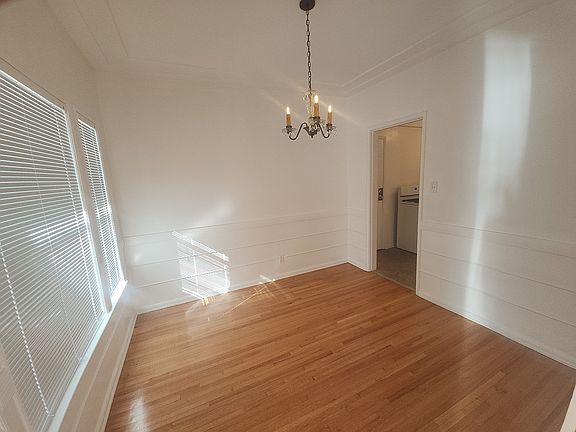 447 OAK APT H 
DINING ROOM