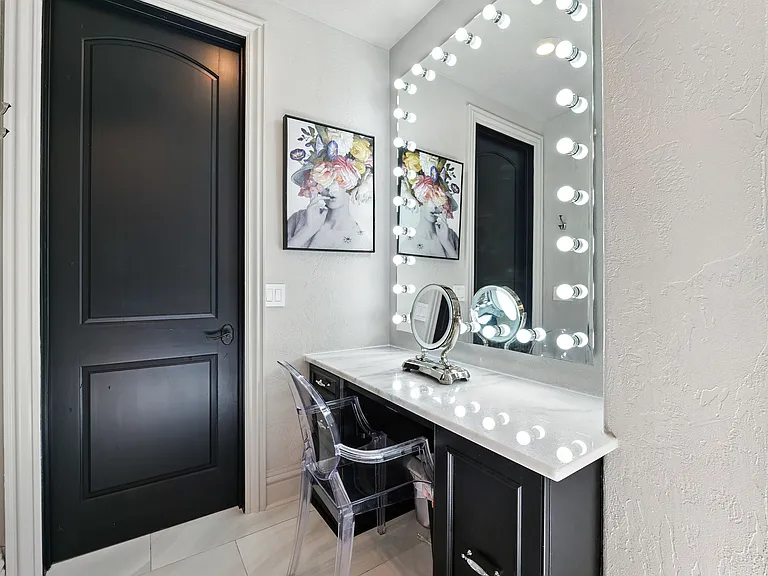 4555 W Swann Ave — Photo 36