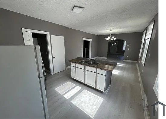 3 bed, 945 sqft, $1,412 — Photo 4