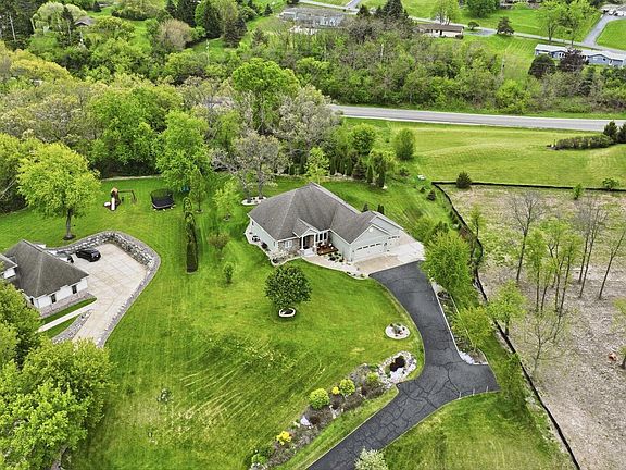 3rd image of S30W27725 Creekside COURT