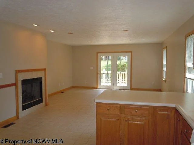 3 bed, 2.0 bath, $2,500 — Photo 2