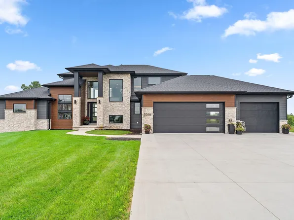 2016 Jen Dr, De Pere, WI 54115