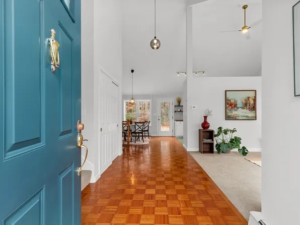 31 Jamies Path, Plymouth, MA 02360