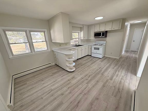3rd image of 21 New Rochester Rd