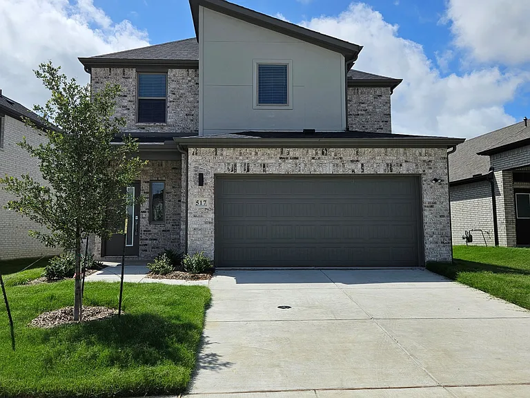 517 Green Grass Dr — Photo 1