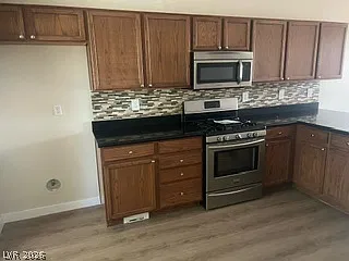 3 bed, 2.5 bath, 1355 sqft, $1,974 — Photo 3