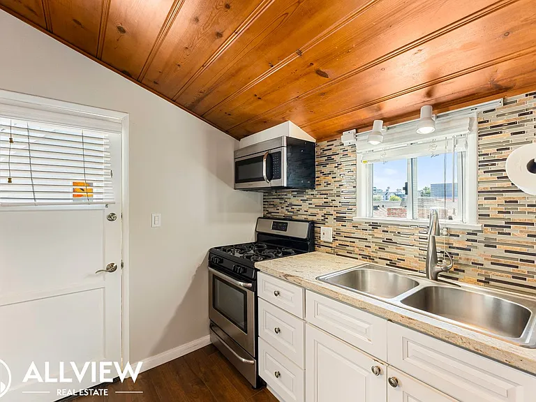 926 W Balboa Blvd — Photo 7