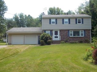 286 Quaker Ln, Scituate, RI 02857