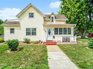 200 W Cedar St, Beresford, SD 57004