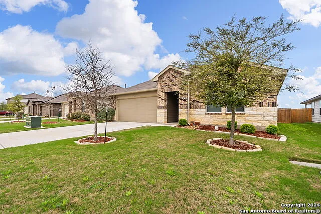 4 bed, 1796 sqft, $1,950 — Photo 2
