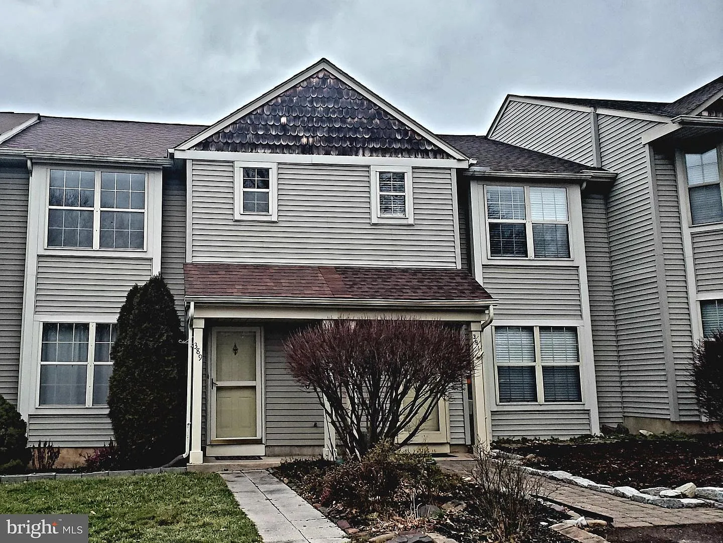 389 Kent Ln photo 1