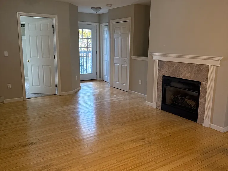 934-950 Terryville Ave — Photo 2