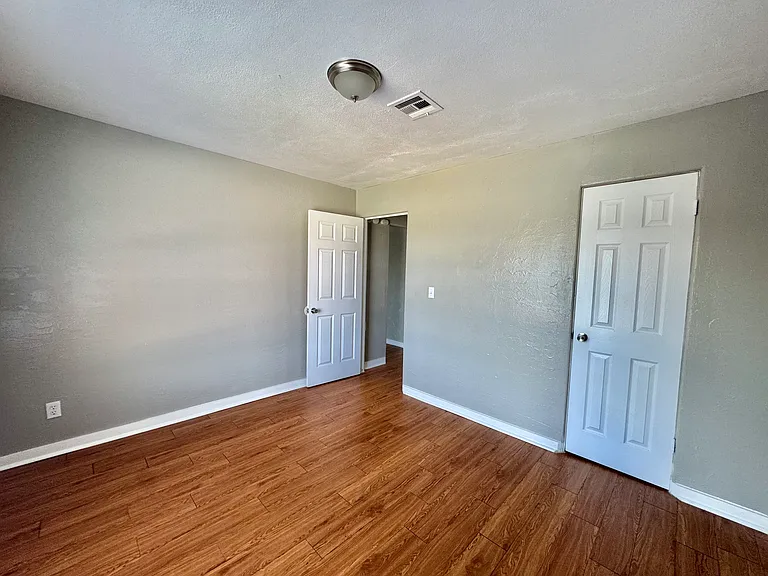 2034 NW 25th St #8 — Photo 12