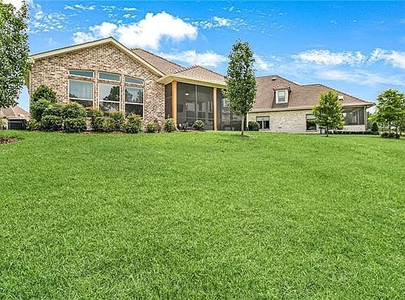 3rd image of 361 Nicklaus Dr