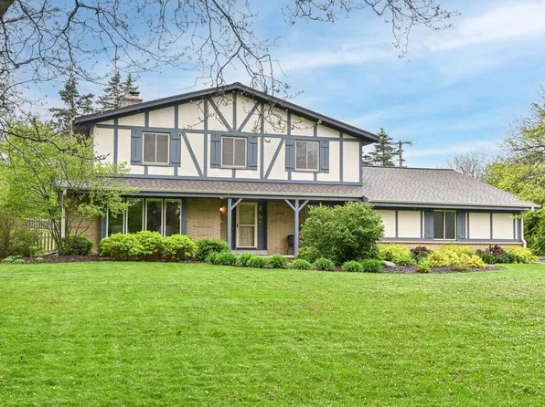 3015 Huntington CIRCLE, Brookfield, WI 53005