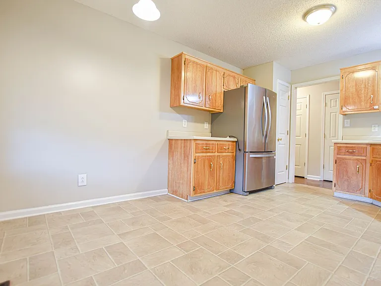1759 Butternut Dr — Photo 6