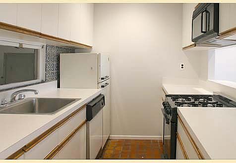 3rd image of 339 E 88th St #2R**/