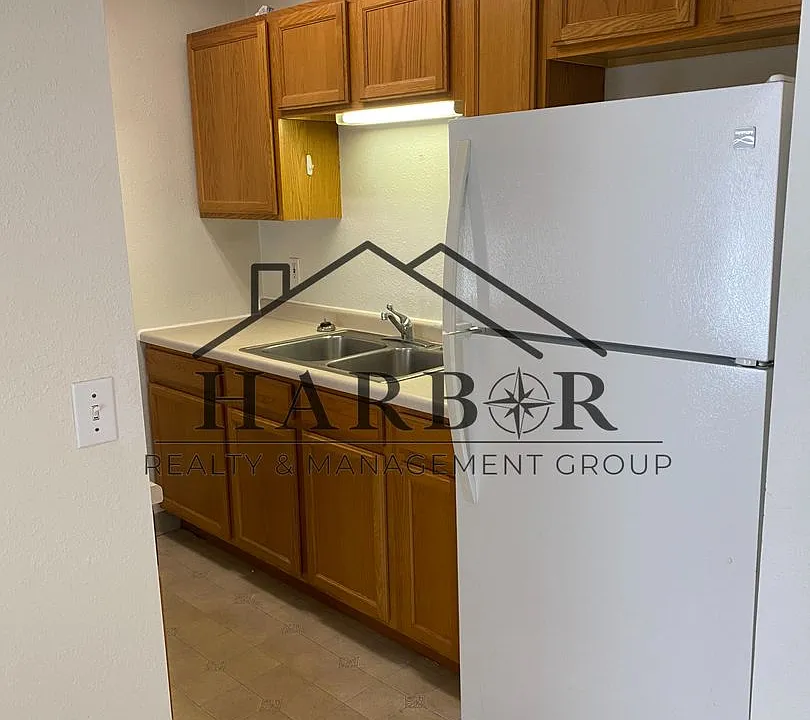 146 S Broadway St #102