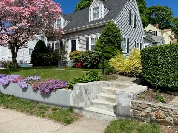 398 Gaskill St, Woonsocket, RI 02895