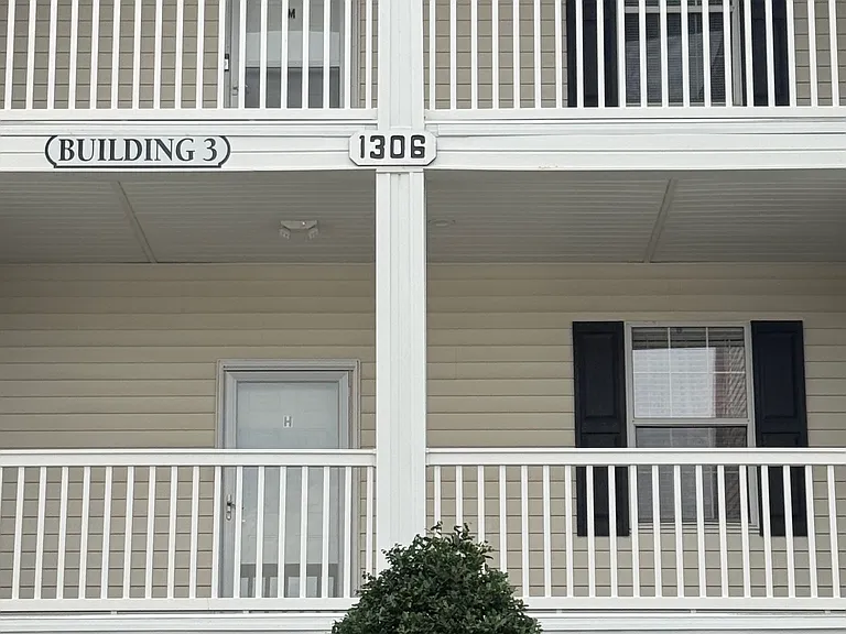 1306 River Oaks Dr #3F — Photo 3