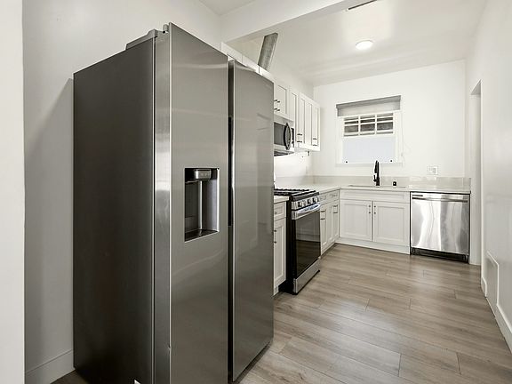 4th image of 1524 N Sycamore St #4
