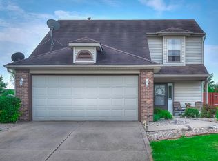 320 Rampart Dr, Fort Wayne, IN 46845