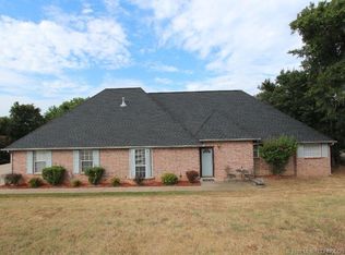 2700 Raintree Cir, Sapulpa, OK 74066