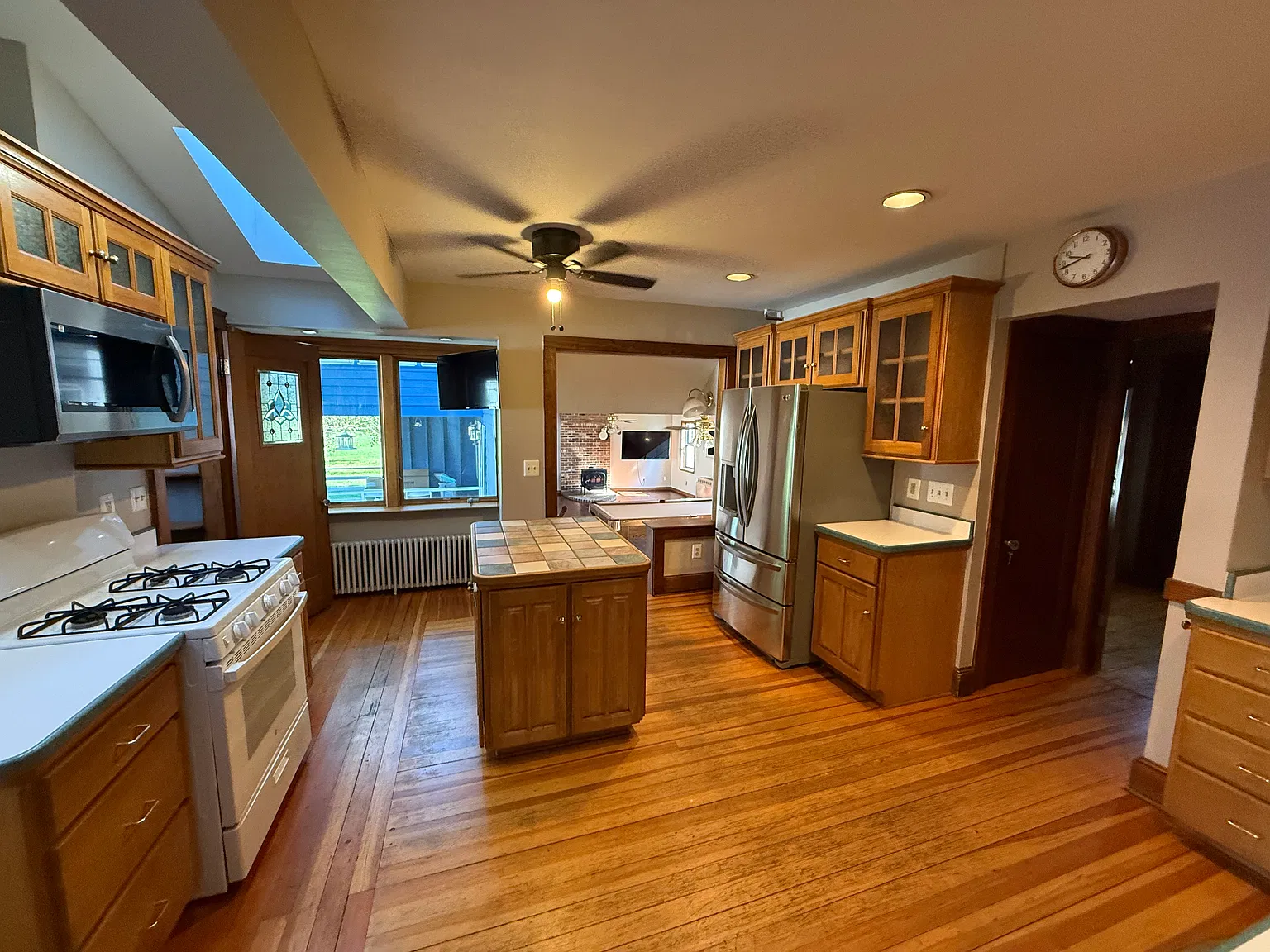 4 bed, 2.5 bath, 3025 sqft, $3,595 — Photo 3