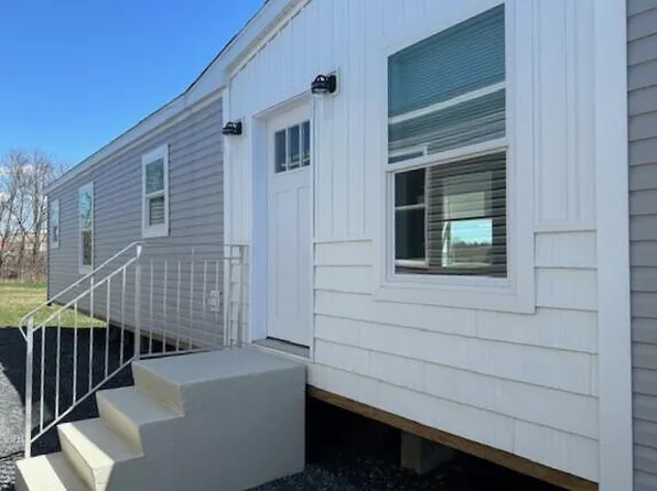 11 Punky Lane, Waterville, ME 04901