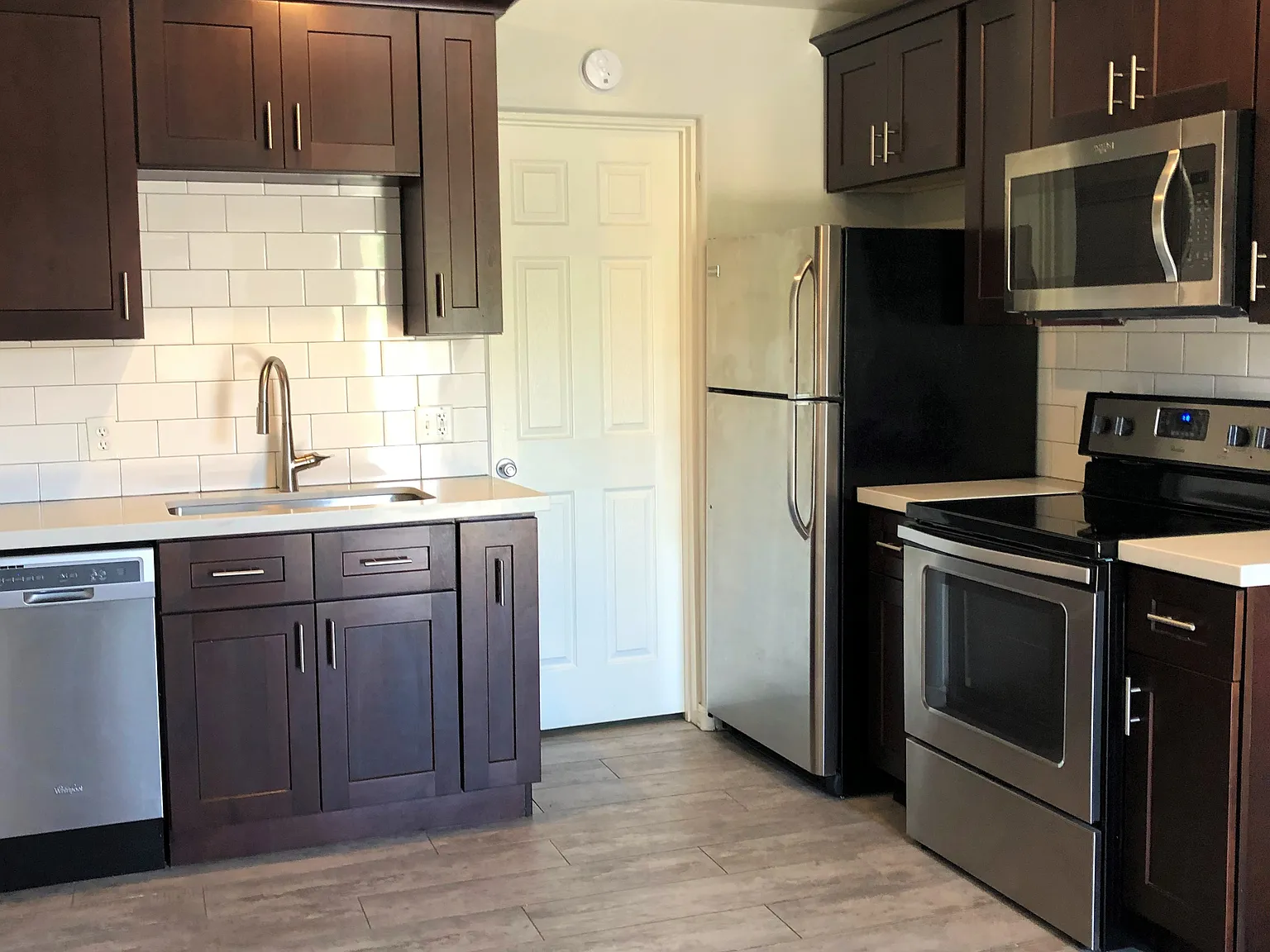 Studio, 468 sqft, $995 — Photo 3
