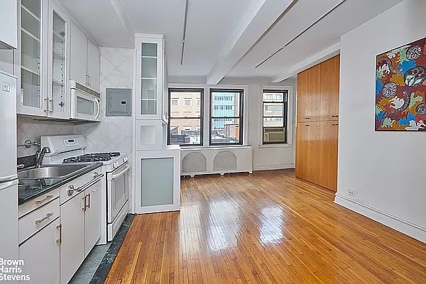 1st image of 457 W 57th St #808/810