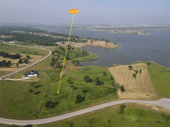 42 Barefoot Bay Blvd, Corsicana, TX 75109