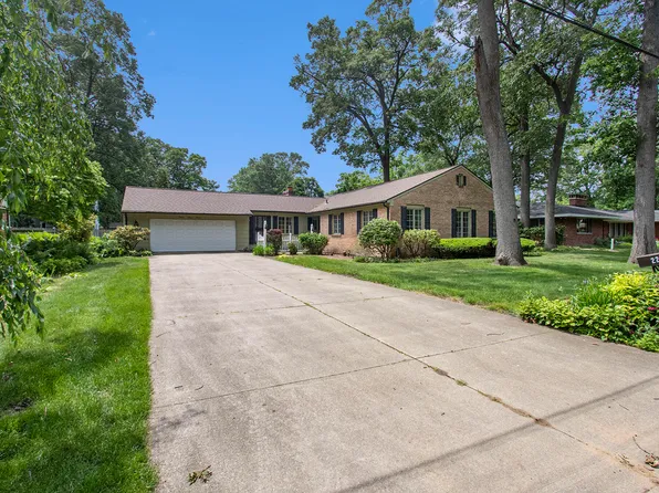 229 W Lancaster Dr, Muskegon, MI 49445