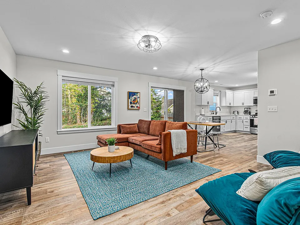 1020 2nd Ave