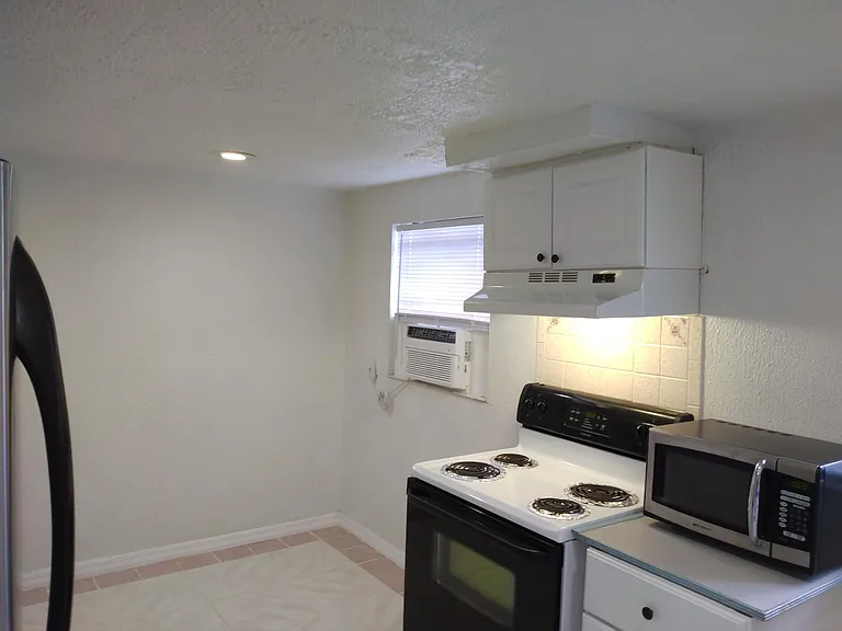 1919 W North A St #2 — Photo 11