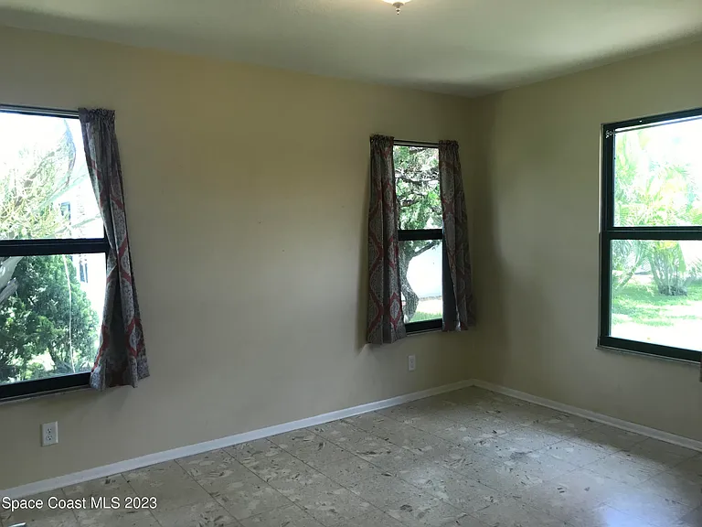 136 Atlantic Dr — Photo 9