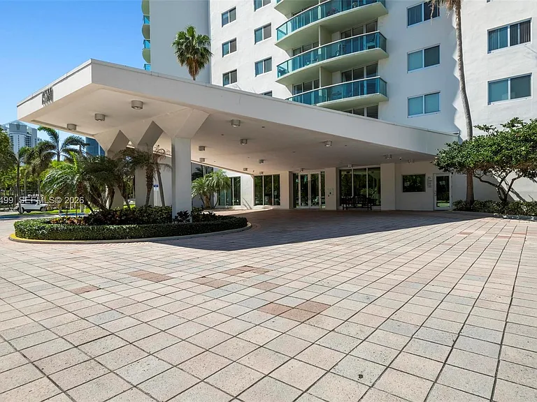 19380 Collins Ave #6 — Photo 30