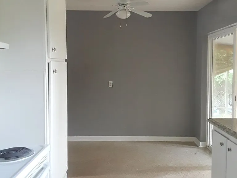 121 E Evans St — Photo 3