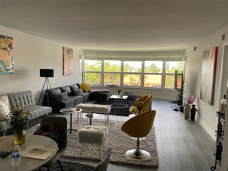 3031 NE 51st St #305W — Photo 3