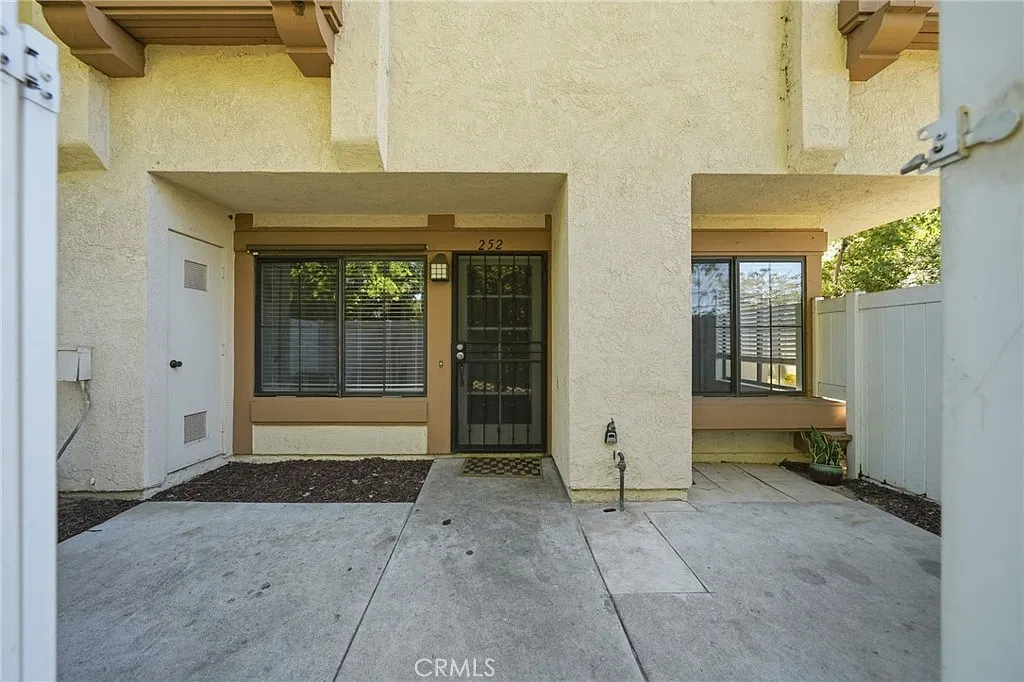 3 bed, 2.5 bath, 1118 sqft, $3,600 — Photo 2