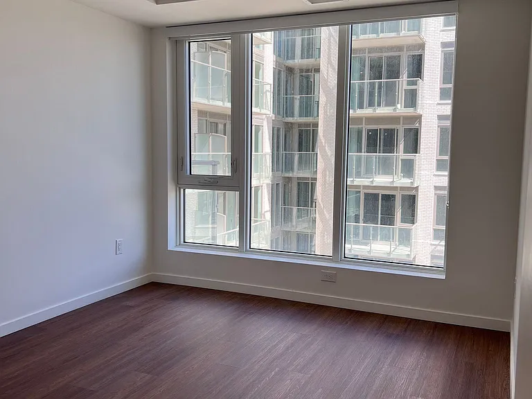 689 The Queensway #506 — Photo 15