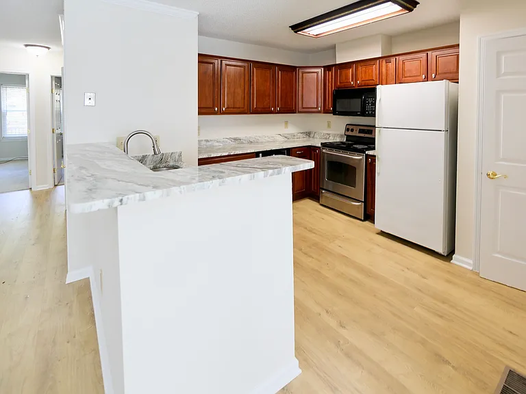 207 Westover Ave — Photo 5