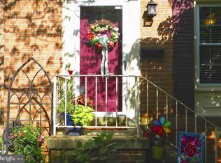 2412 Alsop Ct, Reston, VA 20191