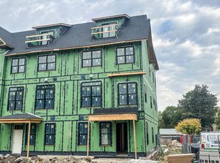 624 School St UNIT 9, Naperville, IL 60540